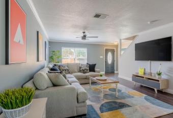 Gameroom, Bbq & Hot-tub By Lackland & Seaworld has Balcony rooms