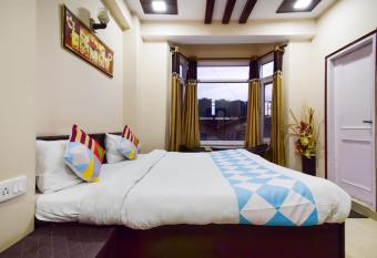 OYO Home Sam Villa Studio allows 18 year olds to book a room