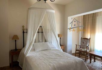 Casa Rural La Jara allows 18 year olds to book a room