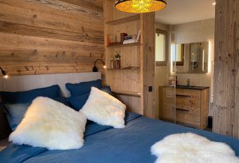 A place 2 be, Meg  ve centre has Balcony rooms