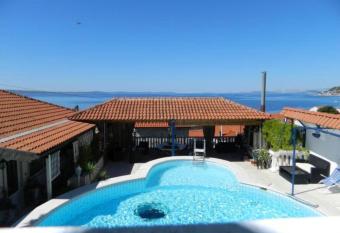 Villa Elit has Balcony rooms