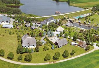 Vienkiemis has Balcony rooms