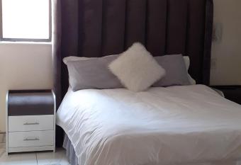 Maupa Sea View Margate Sun has rooms with a private hot tub