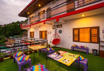 goSTOPS Mussoorie, Library Road allows 18 year olds to book a room