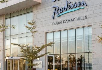 Radisson Dubai Damac Hills has rooms with a private hot tub