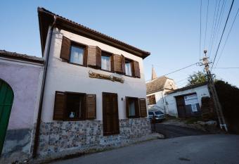 Pensiunea Tudor has Balcony rooms