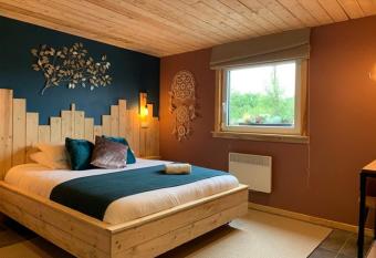 Le Soleil Couchant/Chambre d h  tes allows 18 year olds to book a room