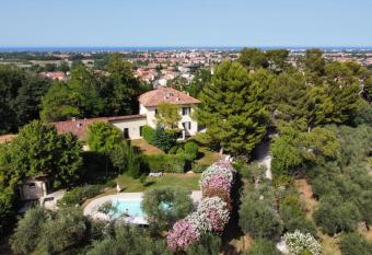 Villa Monacelli B&B has Balcony rooms