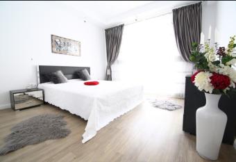 Casa Bella has rooms with a private hot tub