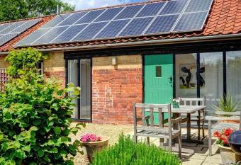 East Green Farm Cottages - The Granary has Balcony rooms
