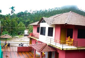 Vamoose Balgal Homestay has Balcony rooms