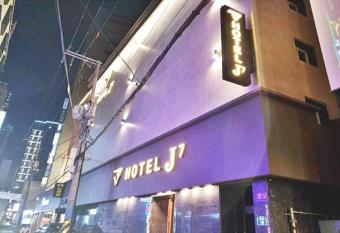 Busan Seomyeon Business Hotel J7 allows 18 year olds to book a room