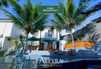 Aleyra Hotel and Villa s Garut has Balcony rooms