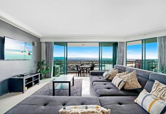 Crown Towers Luxury 3 Bedroom Apartment - GCHM has Balcony rooms