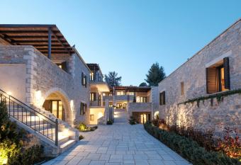 Margo Beach Hotel allows 18 year olds to book a room