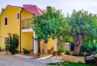 Studio Apartment Gianni has Balcony rooms