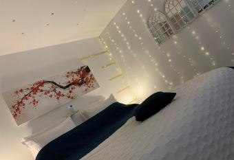 Au petit nid Froissart allows 18 year olds to book a room