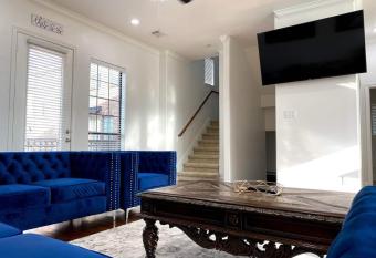 Luxury 3-Story Home in Downtown Houston has Balcony rooms