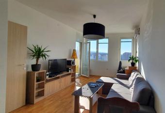 Apartman Aleksic allows 18 year olds to book a room