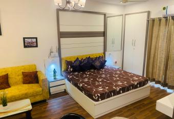 The Dunnock Square near India Expo Mart has Balcony rooms