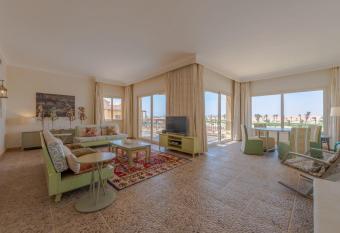 VESTA - Soma Bay Residence allows 18 year olds to book a room