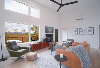 EcoModMtn Stunning Mountain Views has Balcony rooms