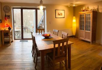 Duplex 130 m2 avec terrasse    Sassor (Theux) has Balcony rooms