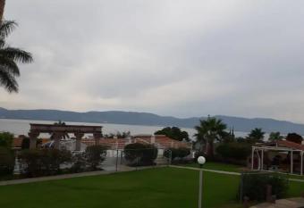 departamento paraiso estrella Raquet Club allows 18 year olds to book a room