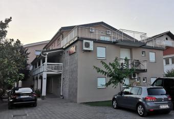 Rooms Kenedy has Balcony rooms