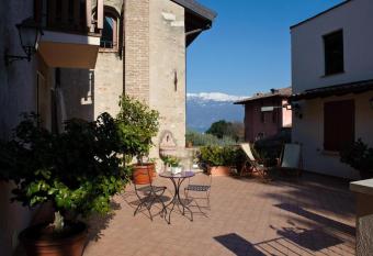Albergo CAVALLINO 10 has Balcony rooms