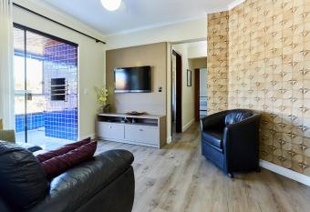 598   tima op    o de apto para passar suas f  rias no Centro de Bombinhas. allows 18 year olds to book a room