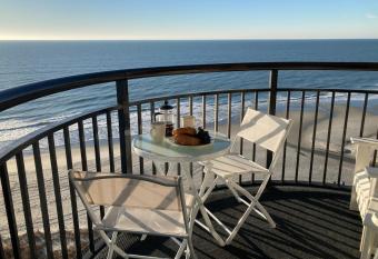 Beautifully Updated Direct Oceanfront Suite Monterey Bay 1425 Sleeps 6 Guests has Balcony rooms