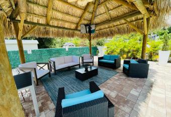 4 Paradise Home Close to Siesta Key and IMG Academy has Balcony rooms