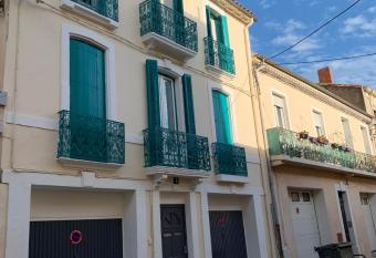 Appartement Les Halles , Climatisation, Terrasse, Garage has Balcony rooms