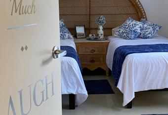 The Blue Flowers Room at DICI Coliving Housing has Balcony rooms