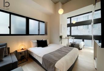 Brand new 1BR apt 5 mins walk to peace park great city view good for 7PPL has Balcony rooms