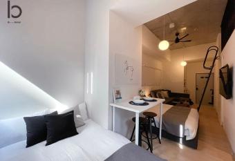 bHOTEL Nekoyard - Modern new 1BR apt very close to peace park room wifi 7ppl has Balcony rooms