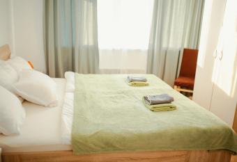 William s first cute studio - Imperial Club Fort Noks allows 18 year olds to book a room