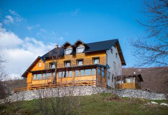 Bed and Breakfast Umoljani has Balcony rooms