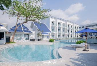 KRAM Pattaya Beach and Resort has Balcony rooms