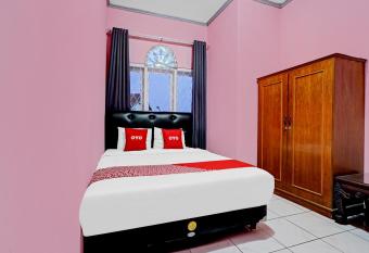 OYO 90289 Lestari Syariah Homestay allows 18 year olds to book a room