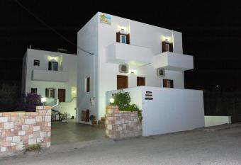 Vythos has Balcony rooms