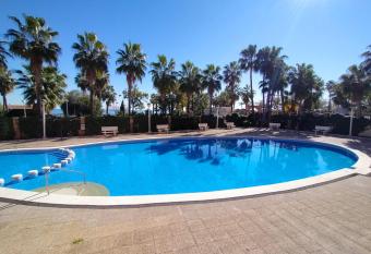 ACV - Acapulco I-1  L  nea Planta 3 Norte allows 18 year olds to book a room