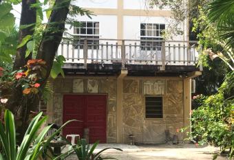 Alta Vista Vacation Home has Balcony rooms