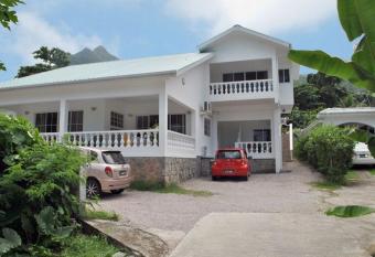 Rowsvilla Guest House has Balcony rooms