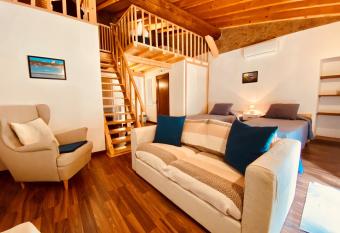 AlvorKiteCenter Guesthouse allows 18 year olds to book a room