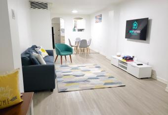 Birch Way Haven has Balcony rooms