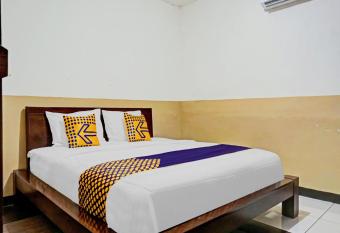 SPOT ON 90295 Simprug Residence allows 18 year olds to book a room