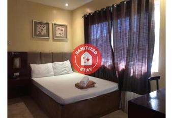 OYO 762 Laurien Hotel allows 18 year olds to book a room