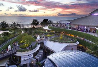 YELLO Hotel Kuta Beachwalk Bali has Balcony rooms